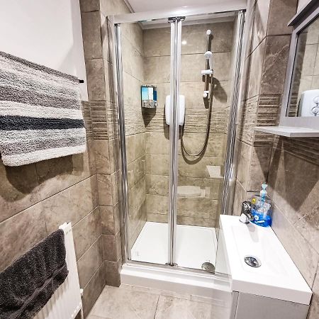 Newly Refurbished Flat In Central Cheltenham With Parking エクステリア 写真