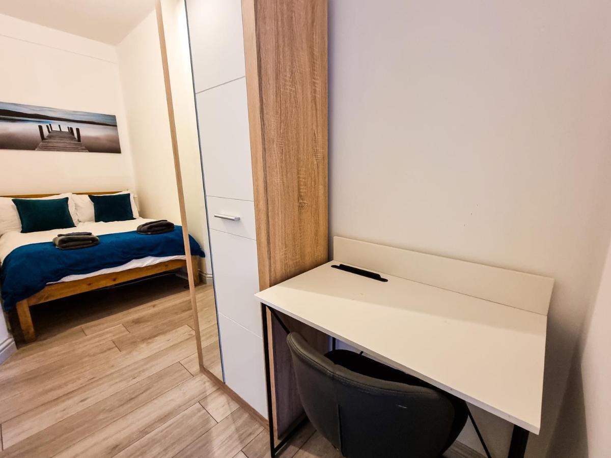 Newly Refurbished Flat In Central Cheltenham With Parking エクステリア 写真