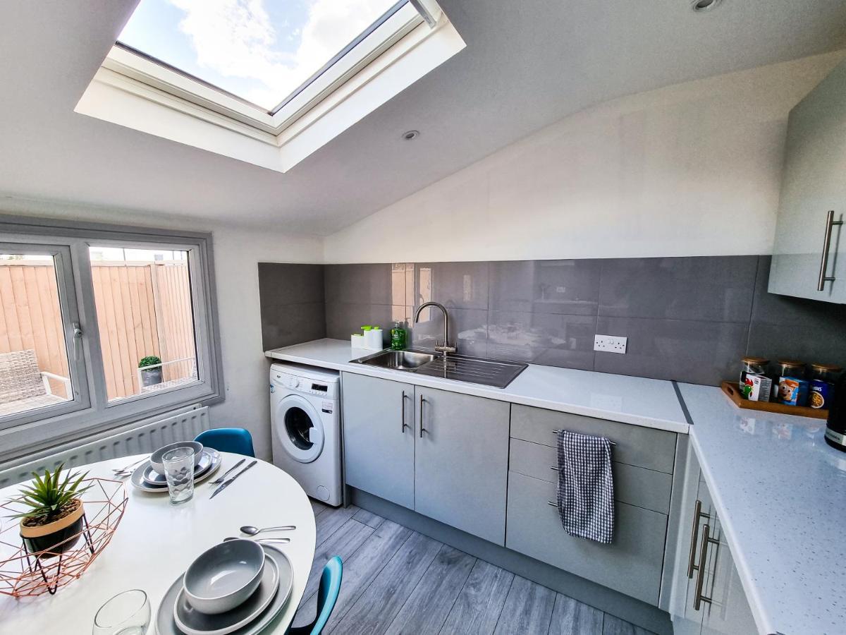 Newly Refurbished Flat In Central Cheltenham With Parking エクステリア 写真
