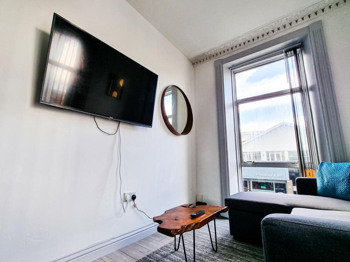 Newly Refurbished Flat In Central Cheltenham With Parking エクステリア 写真