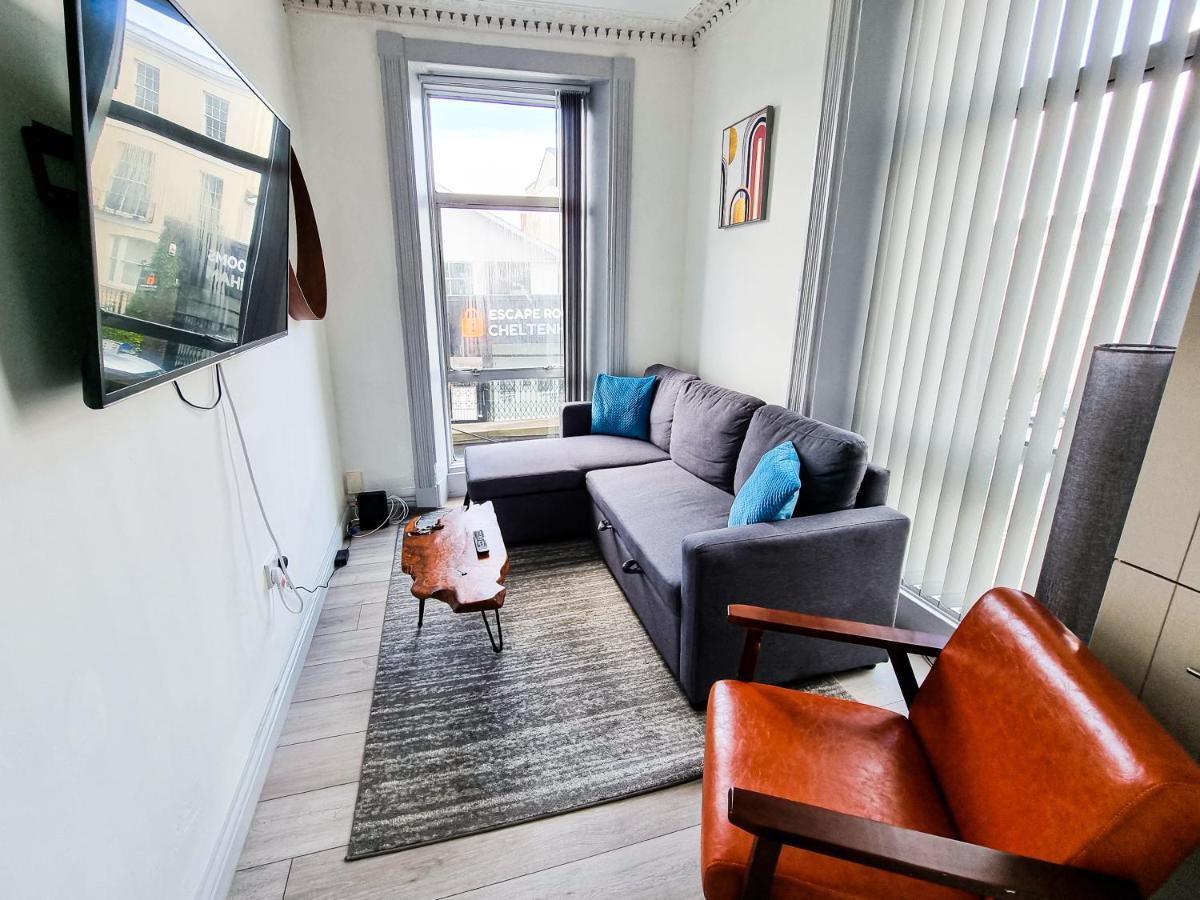 Newly Refurbished Flat In Central Cheltenham With Parking エクステリア 写真