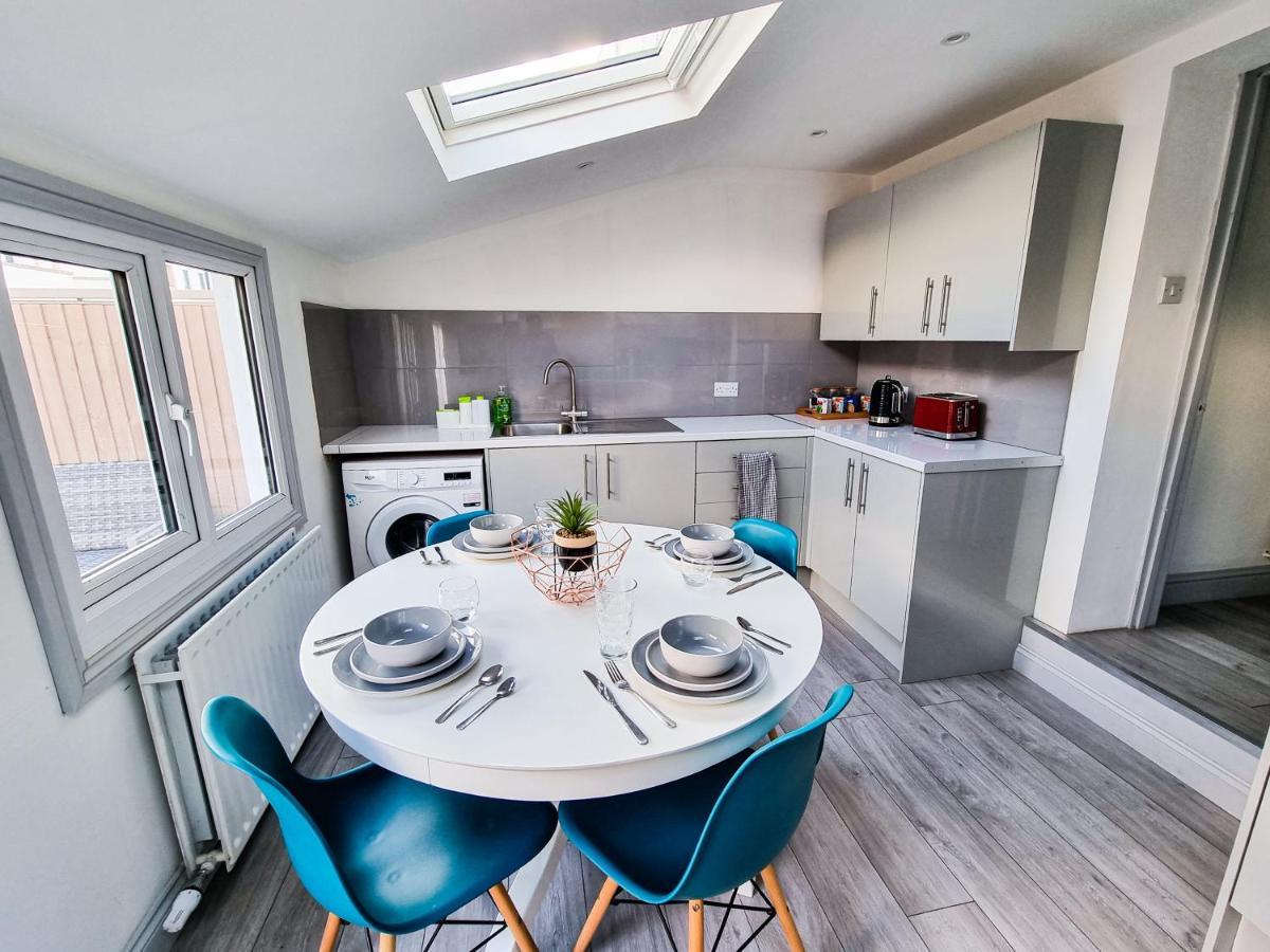 Newly Refurbished Flat In Central Cheltenham With Parking エクステリア 写真