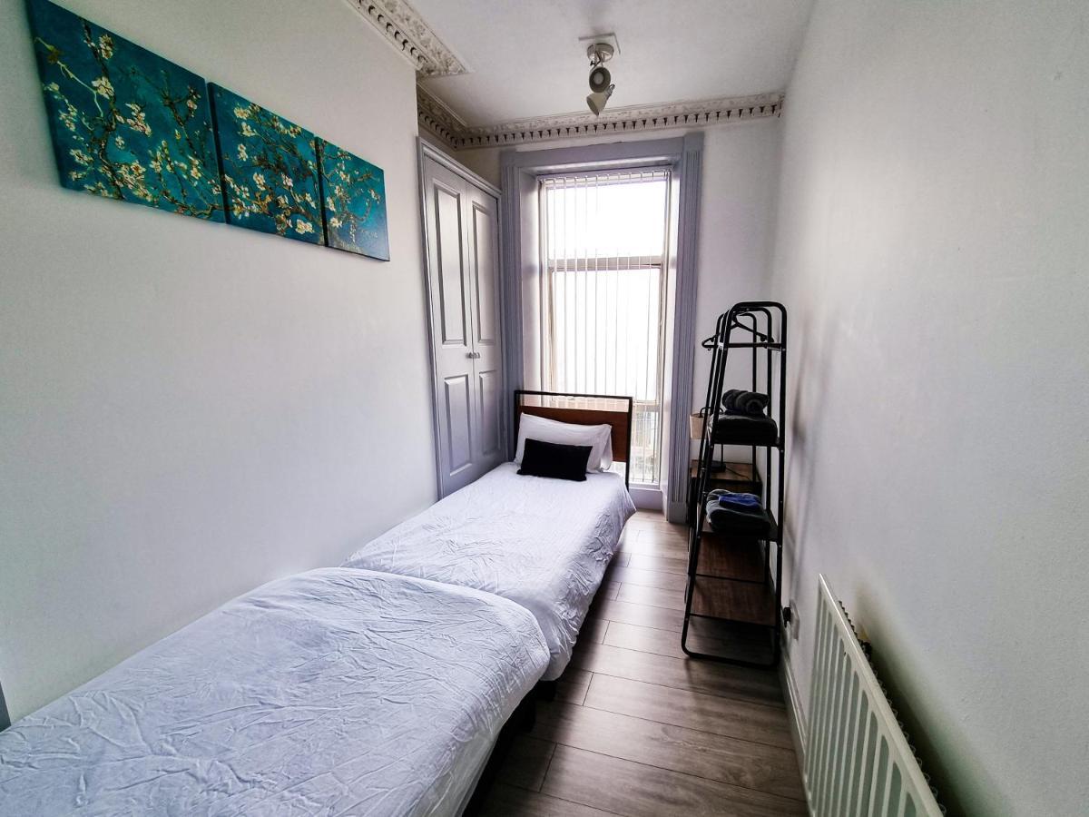 Newly Refurbished Flat In Central Cheltenham With Parking エクステリア 写真
